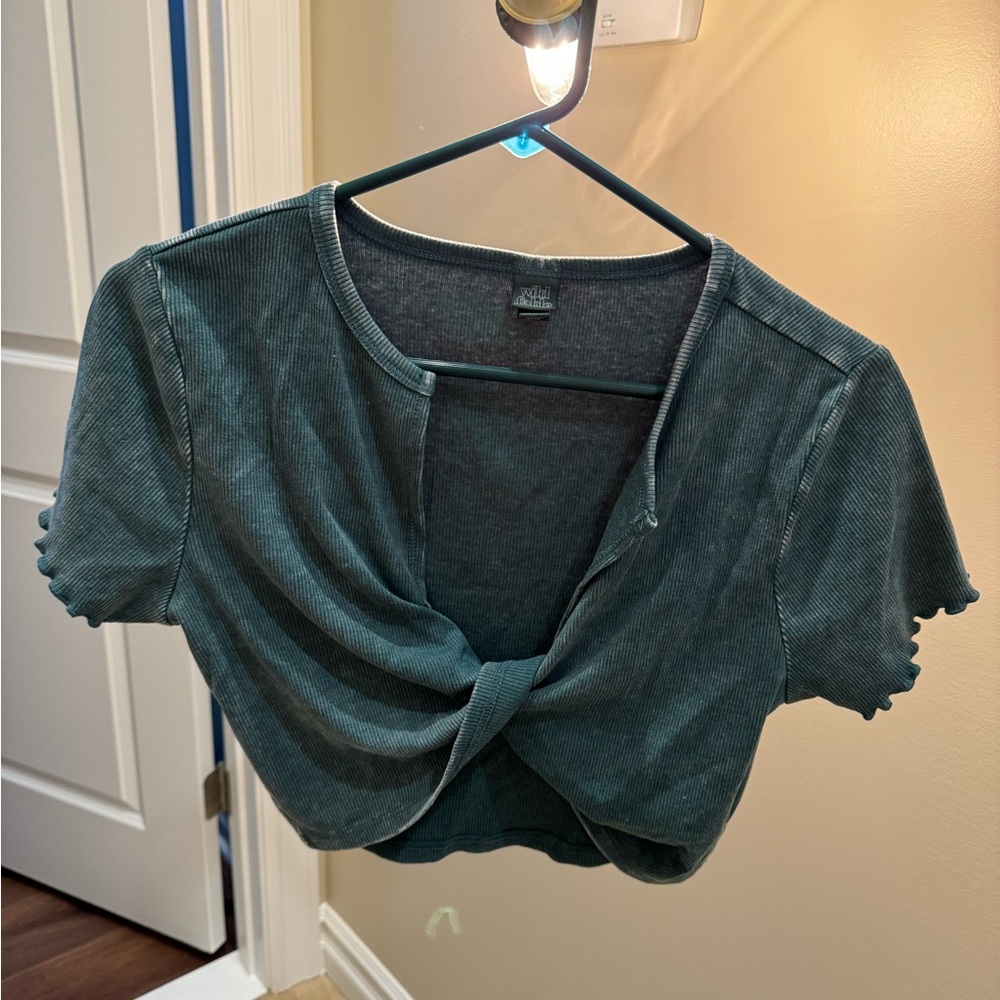 Wild fable size large cross over t shirt